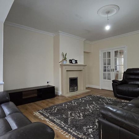 Entire Three Bedroom House In Birmingham Eksteriør bilde